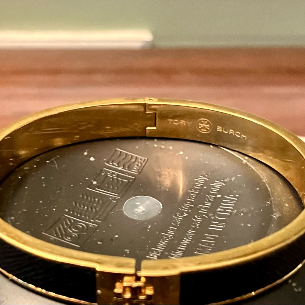 Tory Burch - 1/2” Black Leather Inlay Gold Hinged Bracelet - Picture 5 of 11